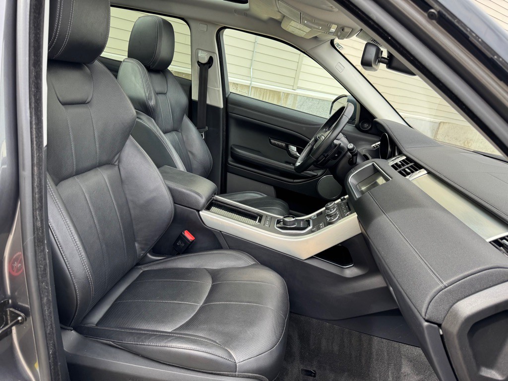 2017 Land Rover Range Rover Evoque Image 30