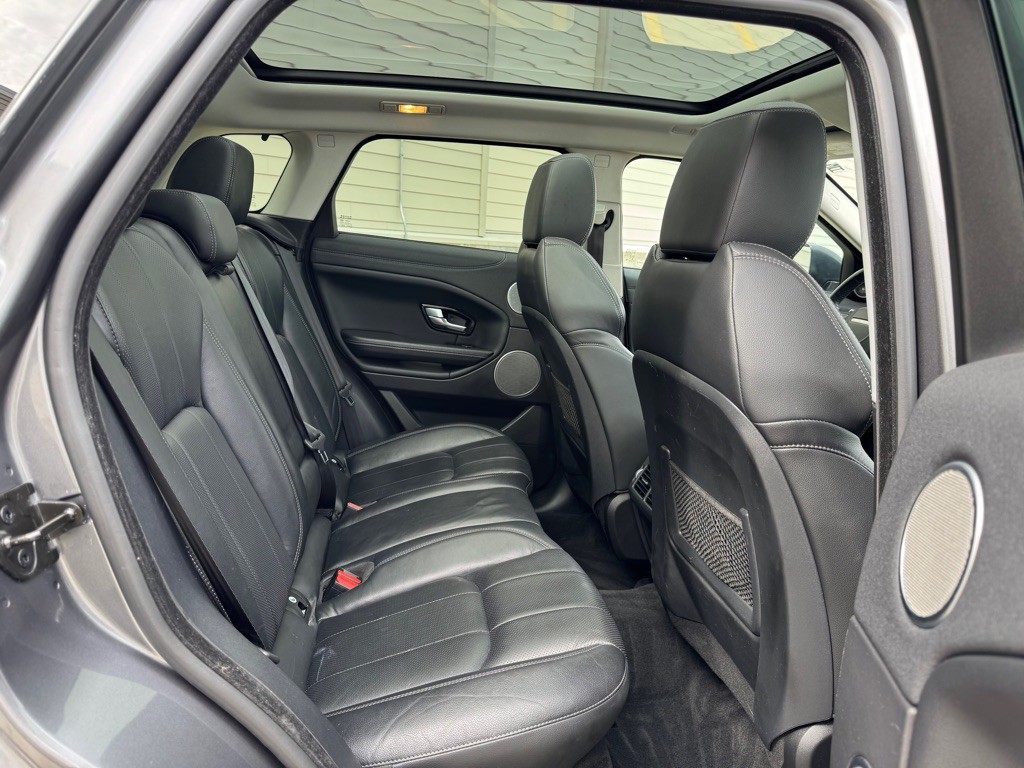 2017 Land Rover Range Rover Evoque Image 31