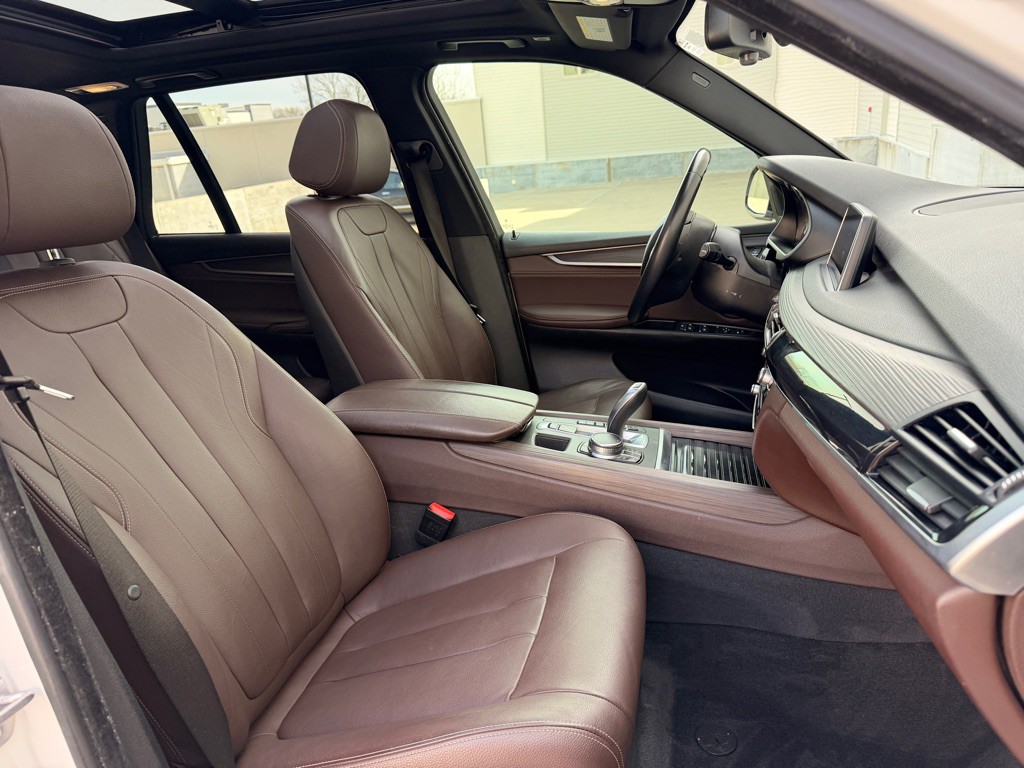 2017 BMW X5 Image 24