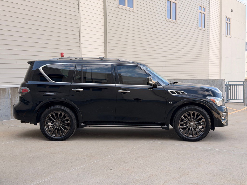 2017 INFINITI QX80 Image 2