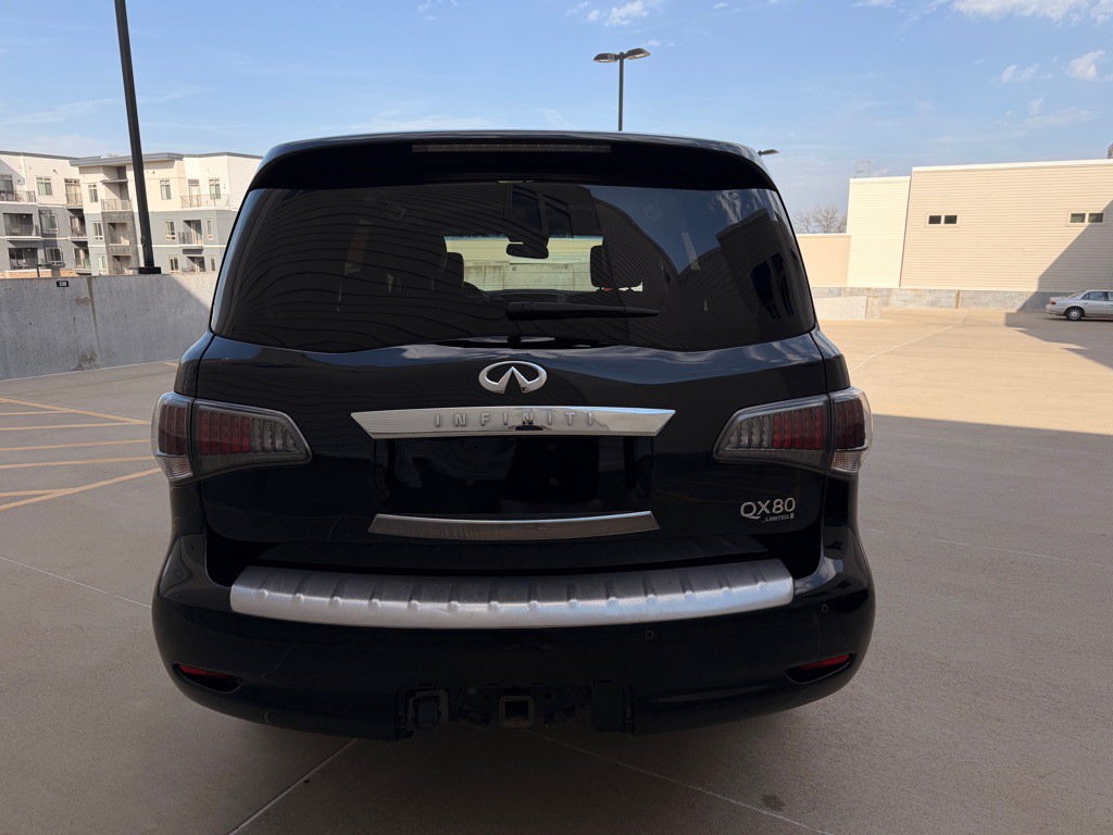 2017 INFINITI QX80 Image 4