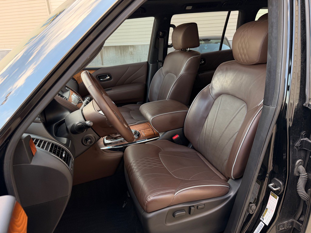 2017 INFINITI QX80 Image 10