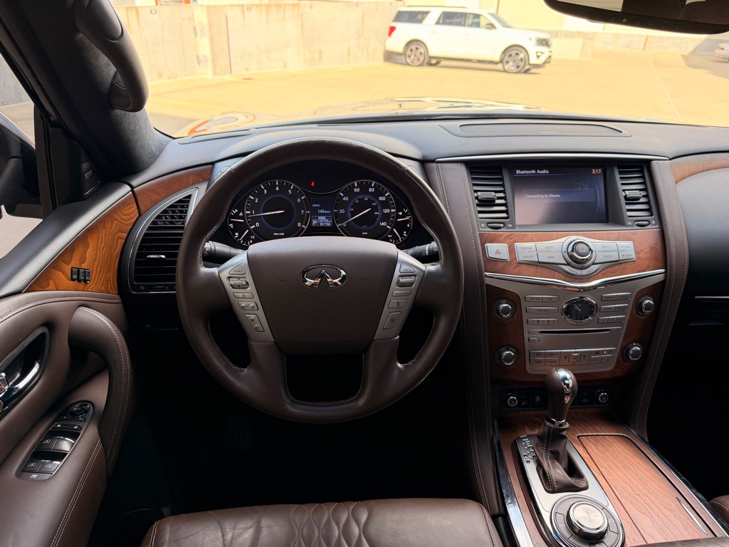 2017 INFINITI QX80 Image 11