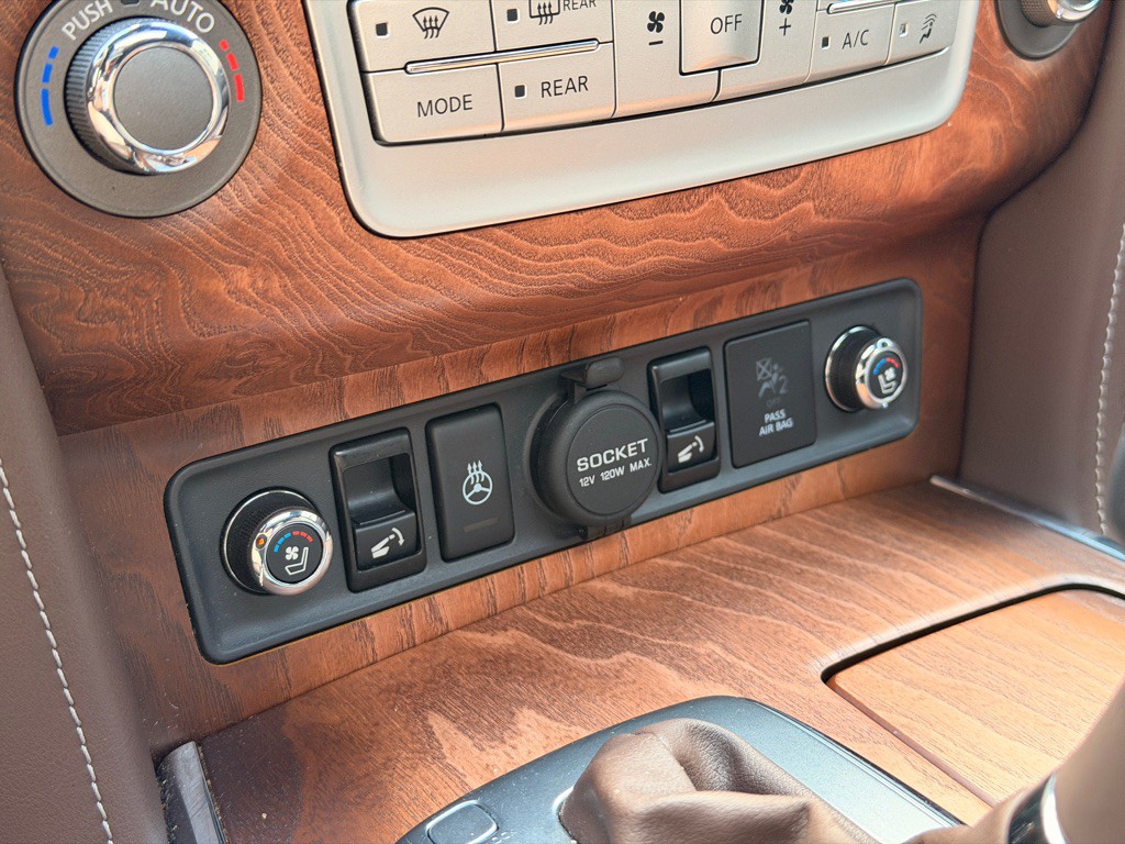 2017 INFINITI QX80 Image 14