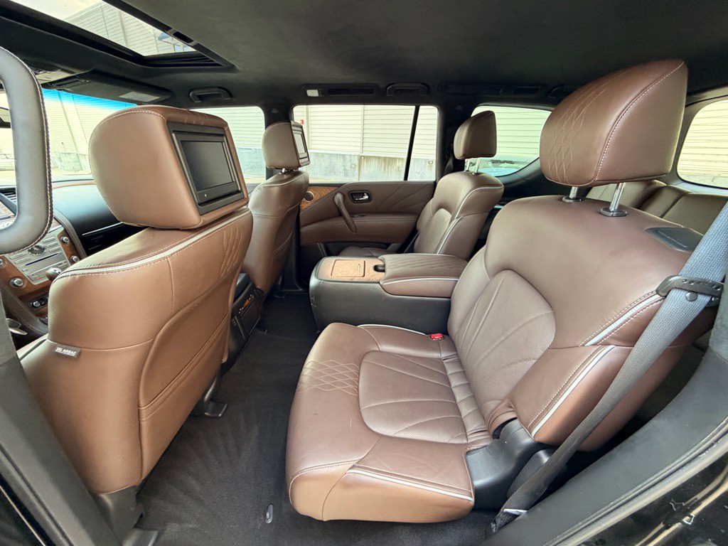 2017 INFINITI QX80 Image 17