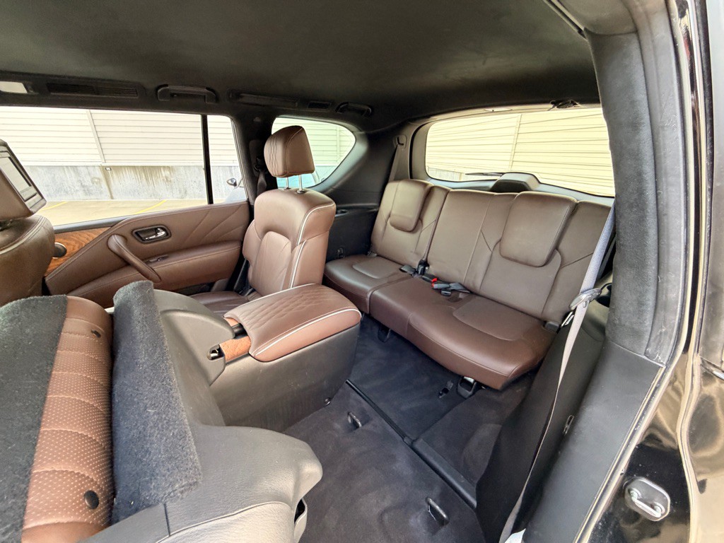 2017 INFINITI QX80 Image 18