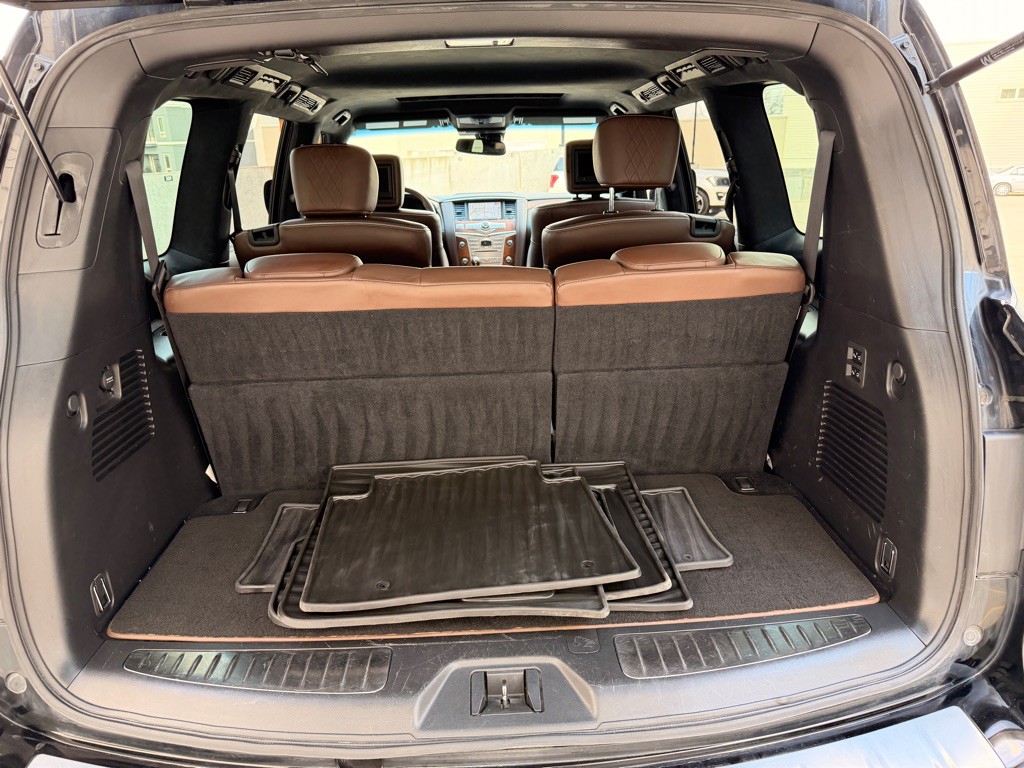 2017 INFINITI QX80 Image 19