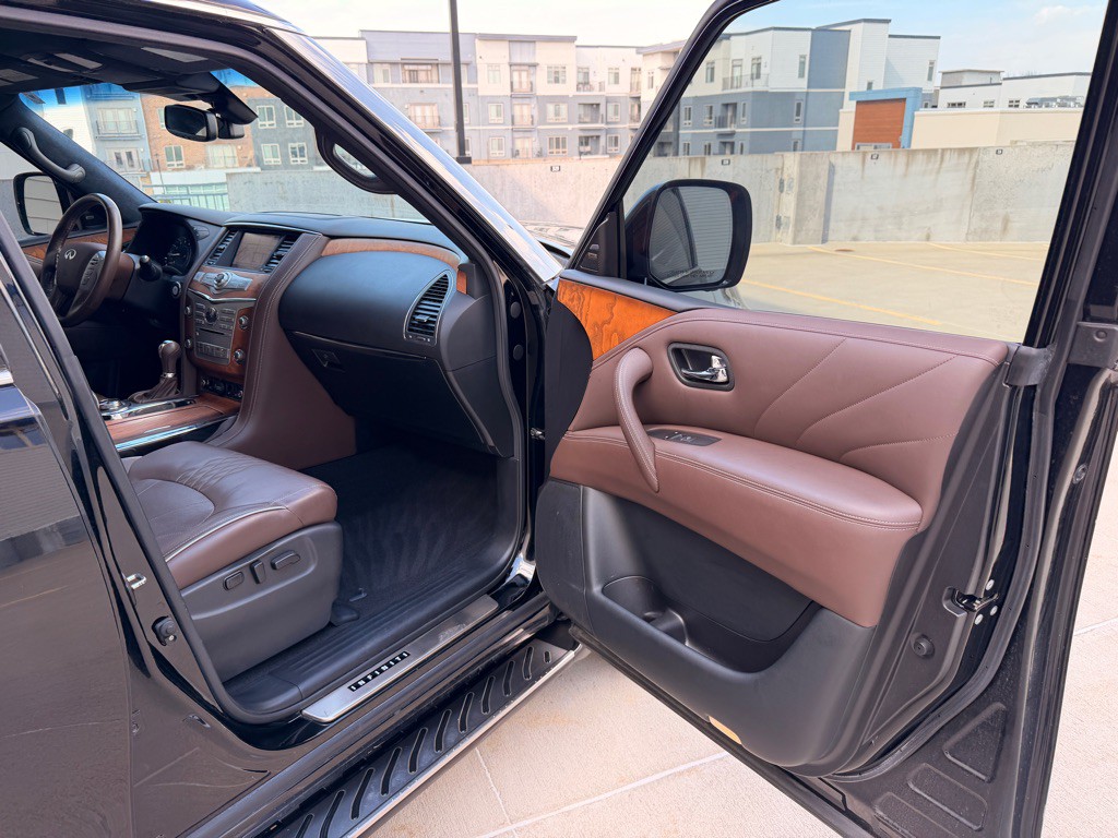 2017 INFINITI QX80 Image 23