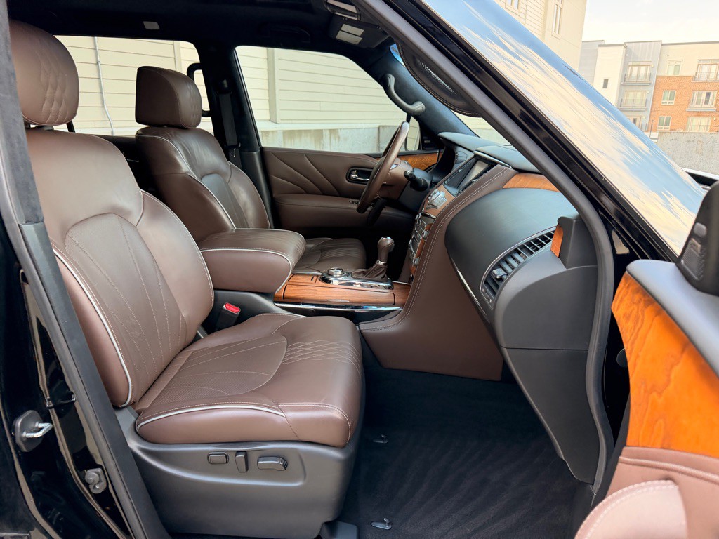 2017 INFINITI QX80 Image 25