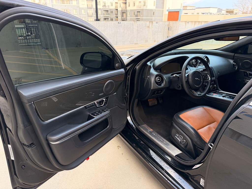 2014 Jaguar XJ Image 8