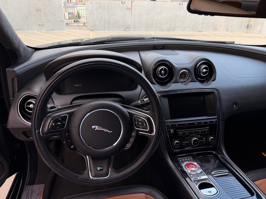 2014 Jaguar XJ Image 10