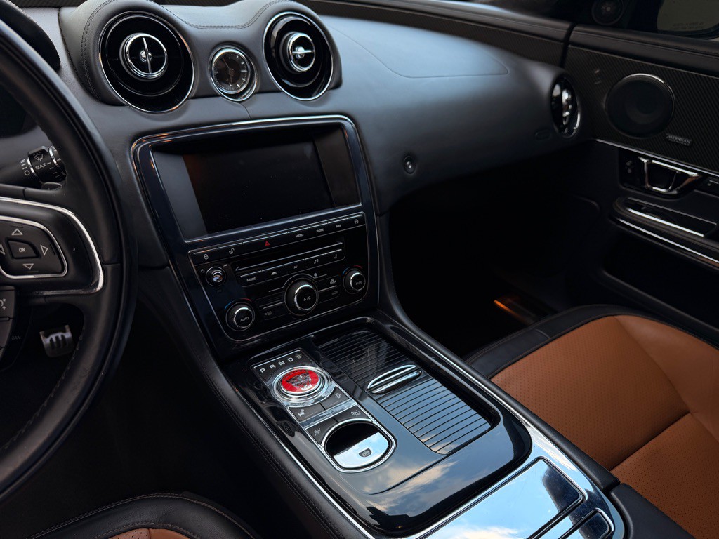 2014 Jaguar XJ Image 11
