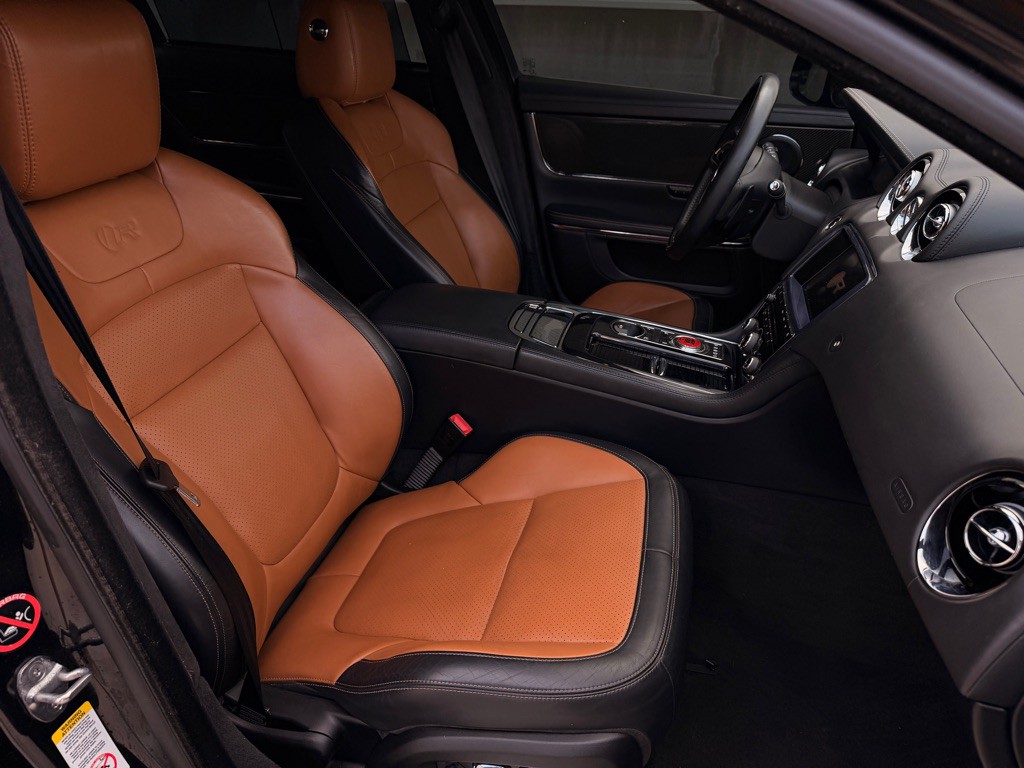 2014 Jaguar XJ Image 18