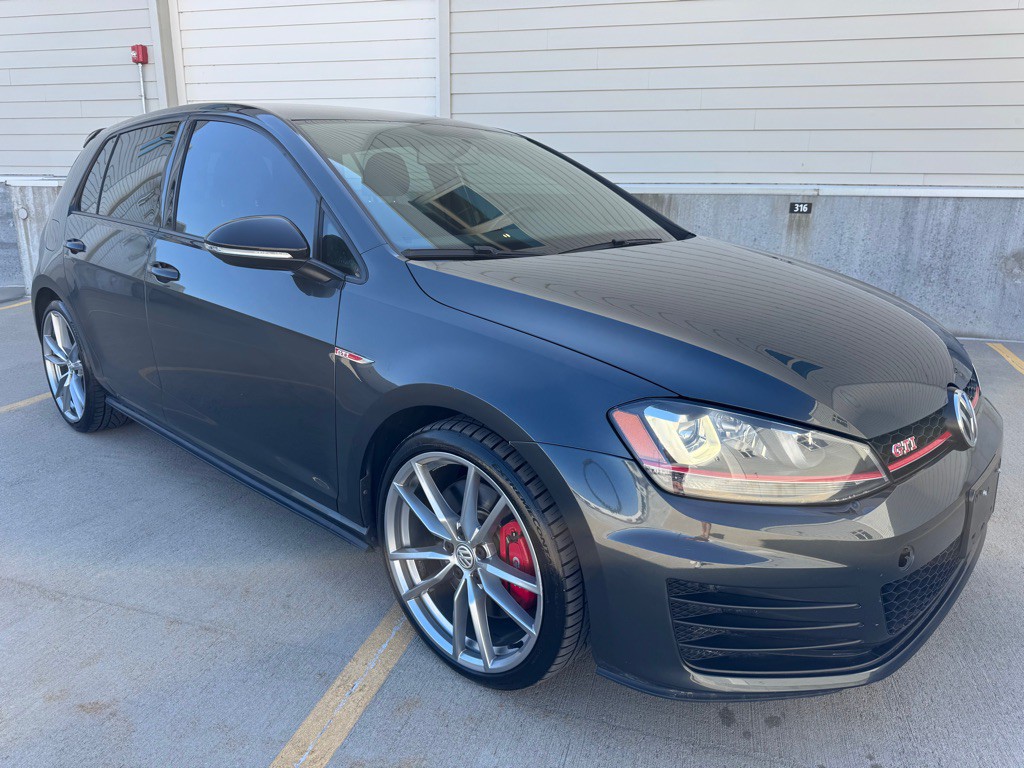 2017 Volkswagen GTI Image 1