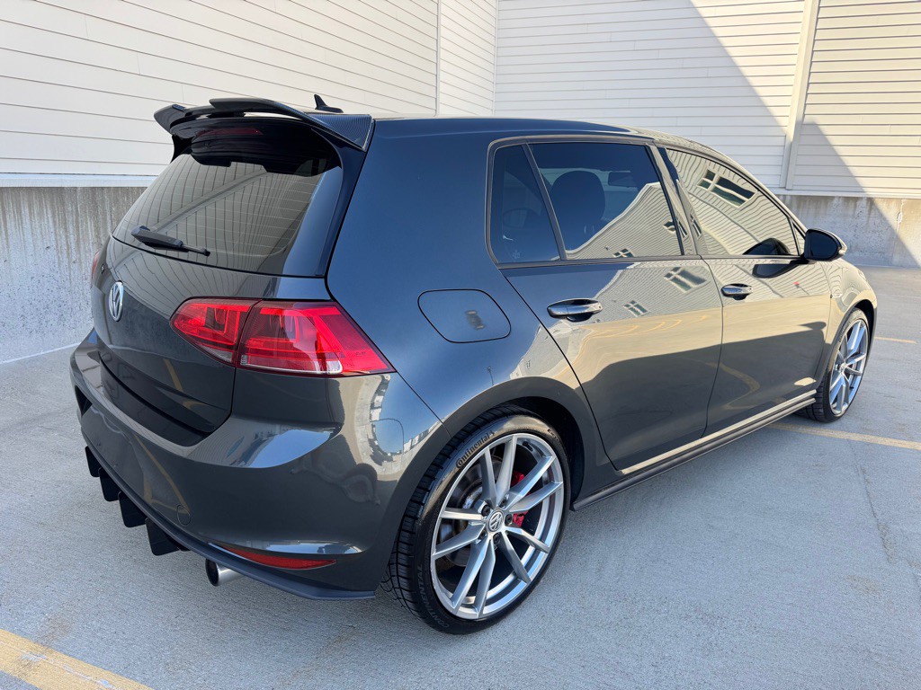 2017 Volkswagen GTI Image 3