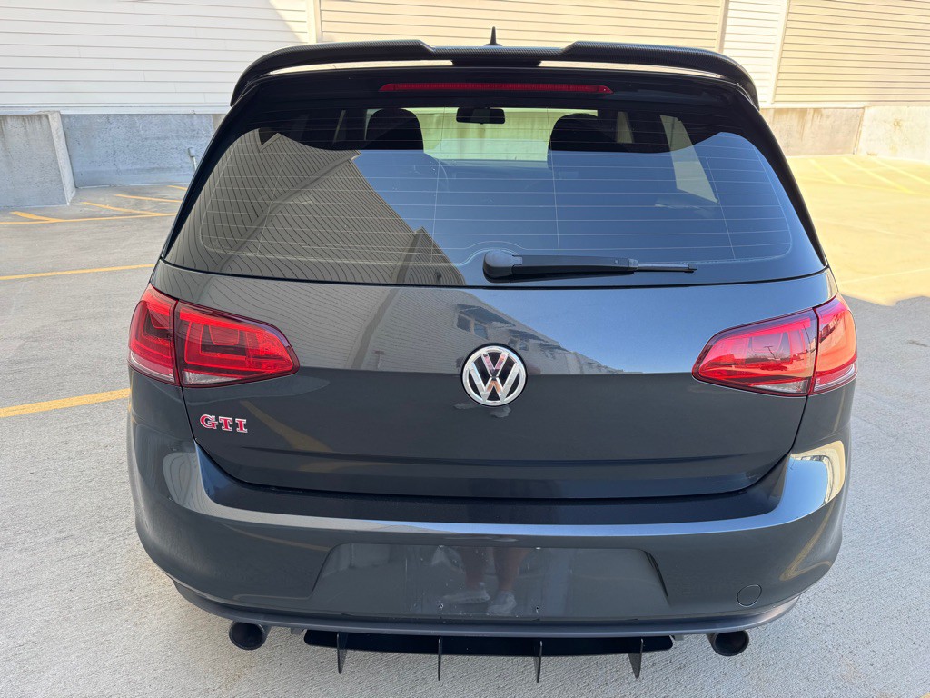 2017 Volkswagen GTI Image 4
