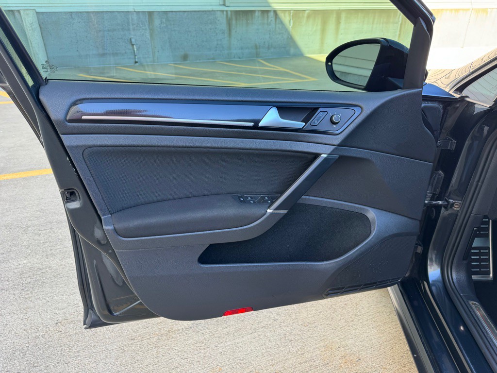 2017 Volkswagen GTI Image 10