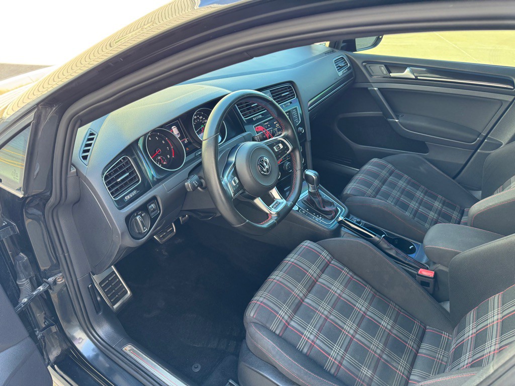 2017 Volkswagen GTI Image 11