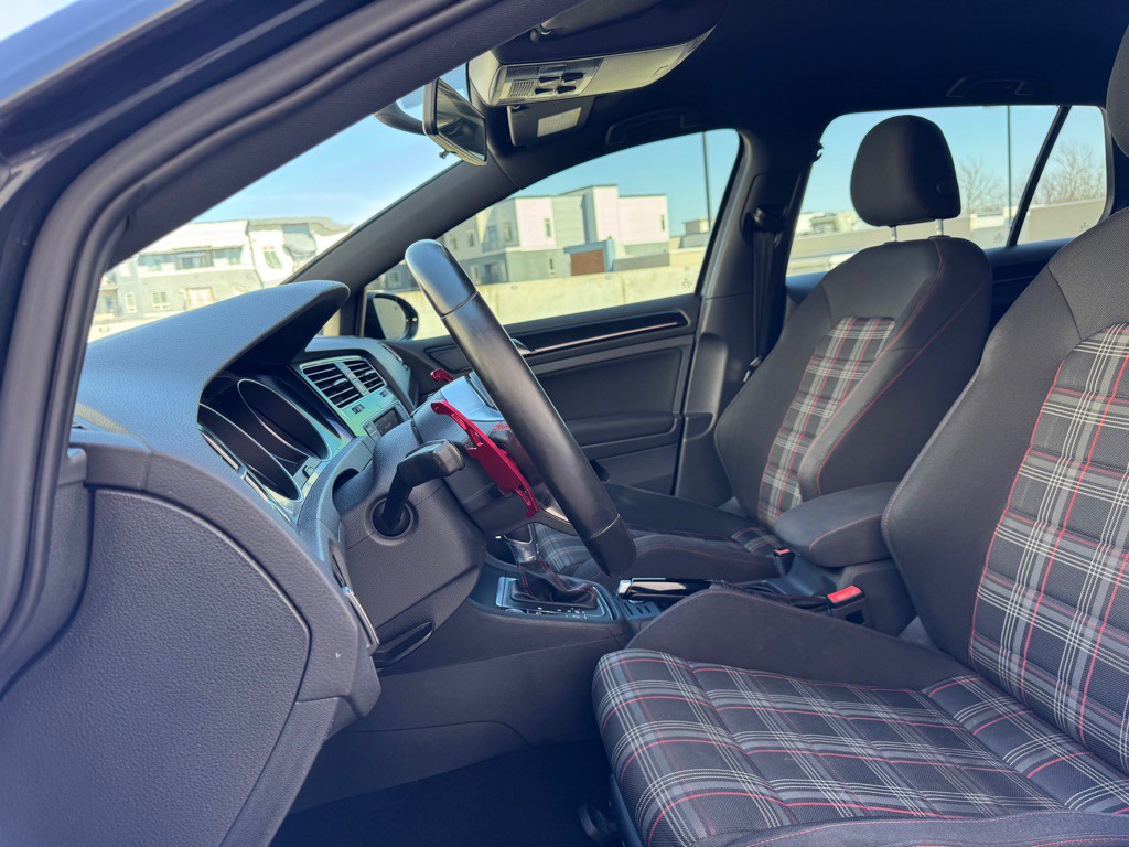 2017 Volkswagen GTI Image 12