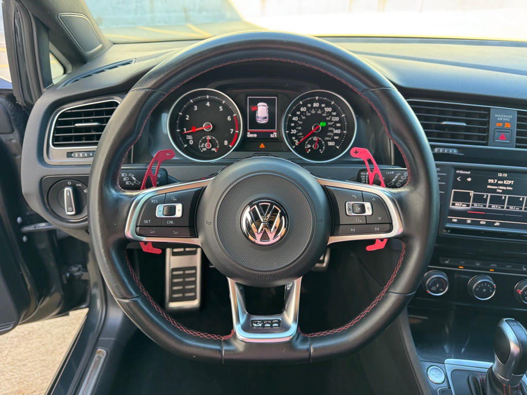2017 Volkswagen GTI Image 13