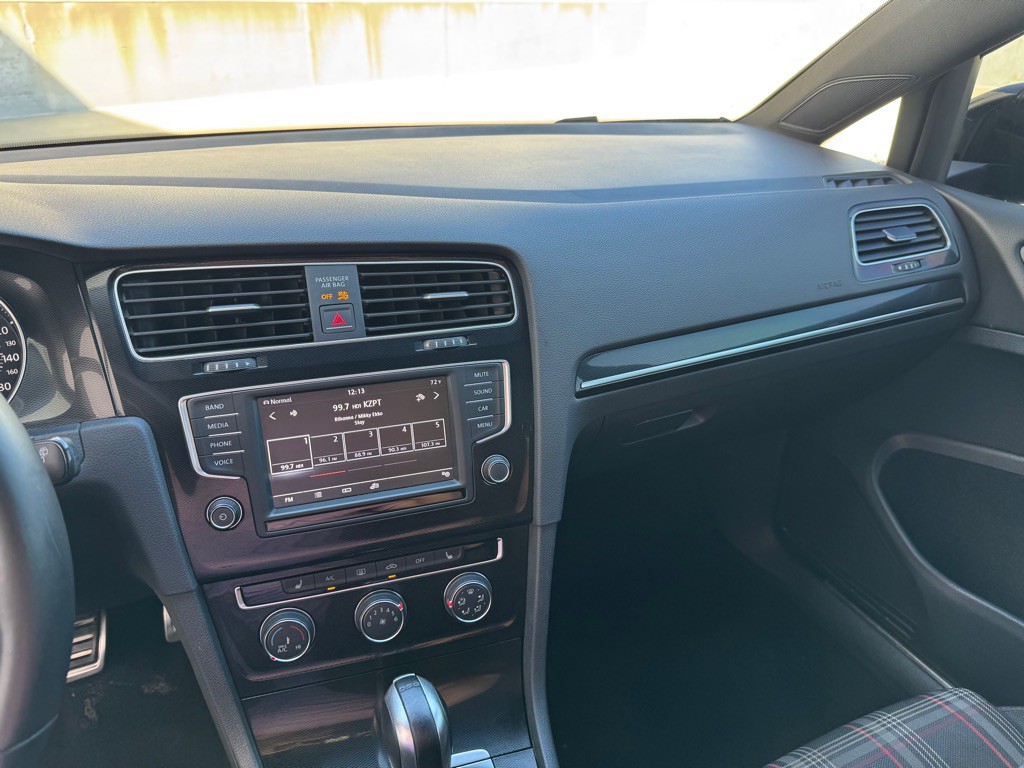 2017 Volkswagen GTI Image 15