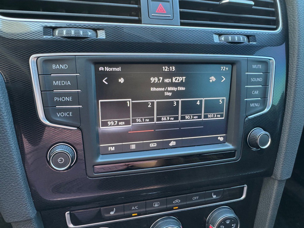 2017 Volkswagen GTI Image 16