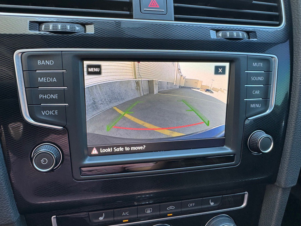 2017 Volkswagen GTI Image 17