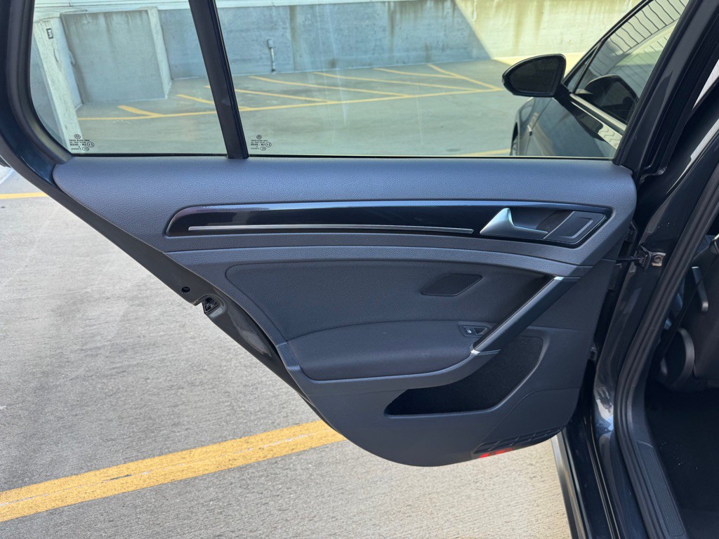 2017 Volkswagen GTI Image 20