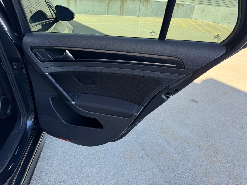 2017 Volkswagen GTI Image 23