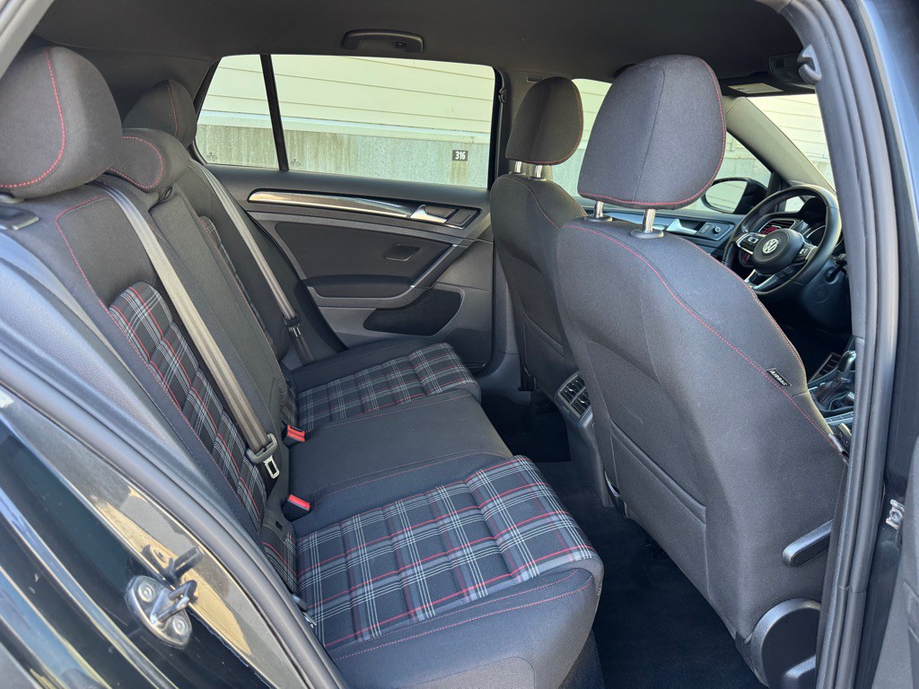 2017 Volkswagen GTI Image 24