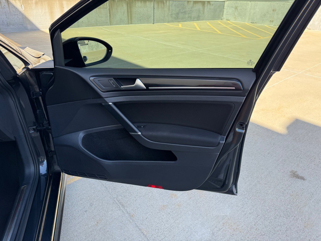 2017 Volkswagen GTI Image 25