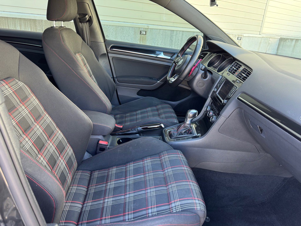 2017 Volkswagen GTI Image 26
