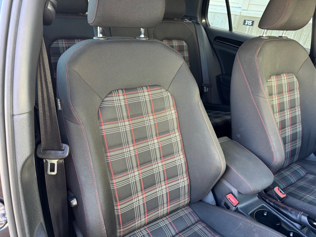 2017 Volkswagen GTI Image 27