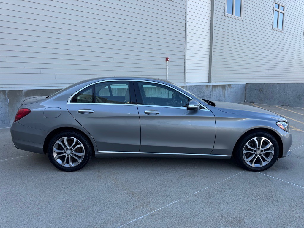 2015 Mercedes-Benz C-Class Image 2