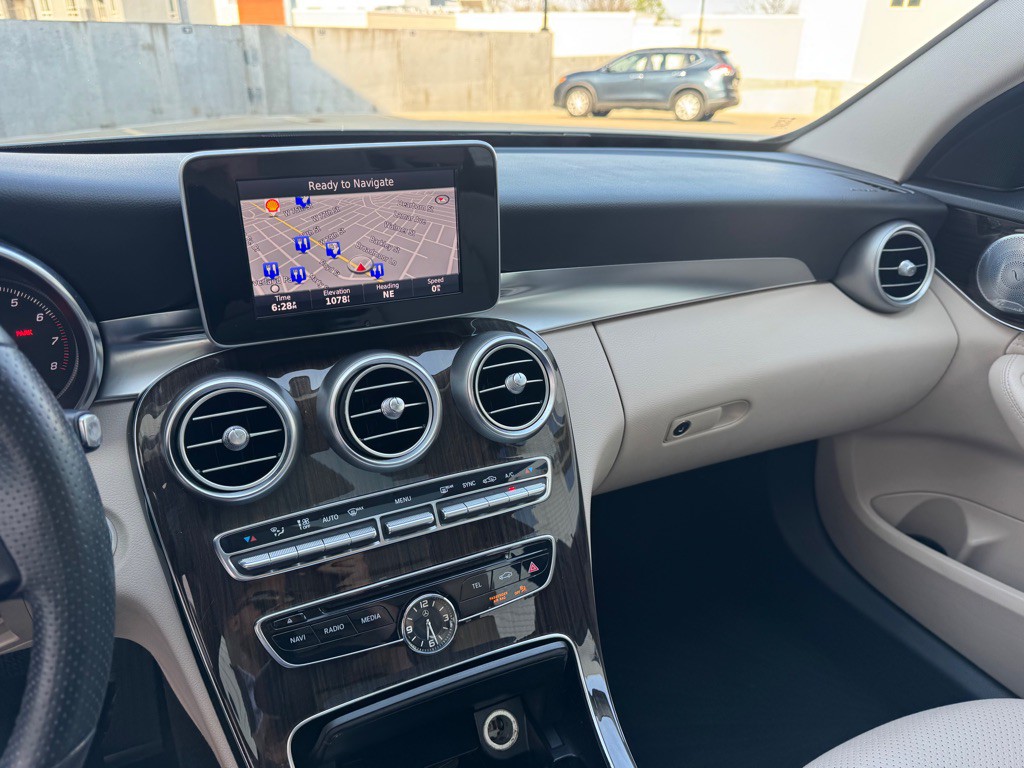 2015 Mercedes-Benz C-Class Image 17