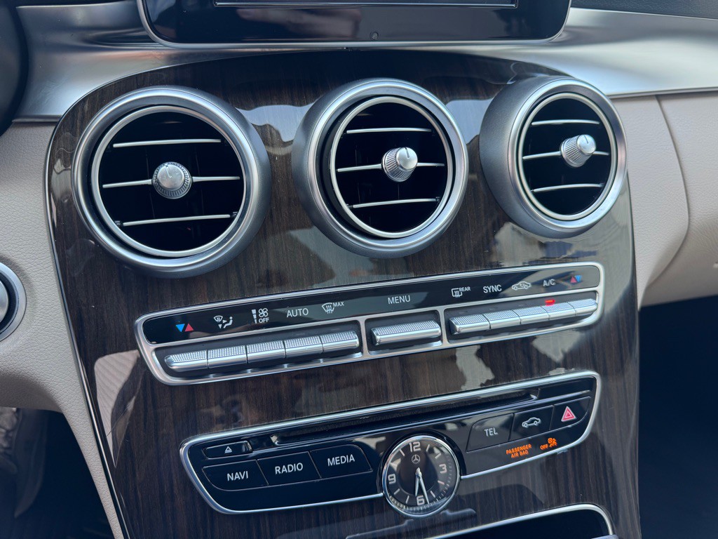 2015 Mercedes-Benz C-Class Image 20