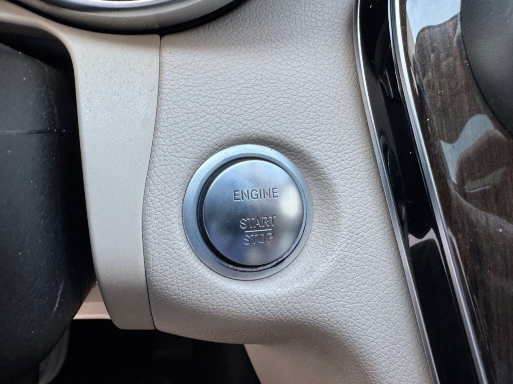 2015 Mercedes-Benz C-Class Image 21