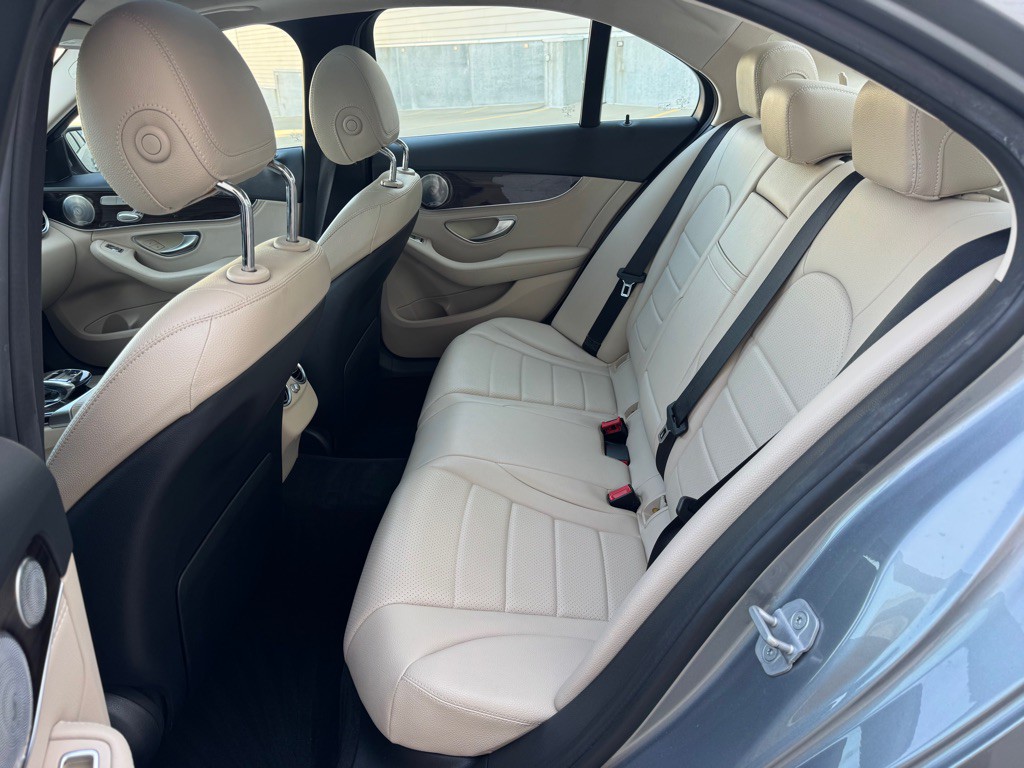2015 Mercedes-Benz C-Class Image 23