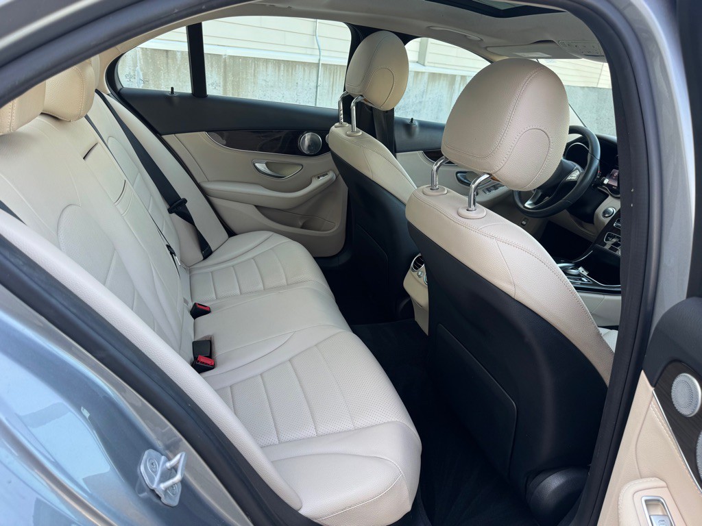 2015 Mercedes-Benz C-Class Image 26