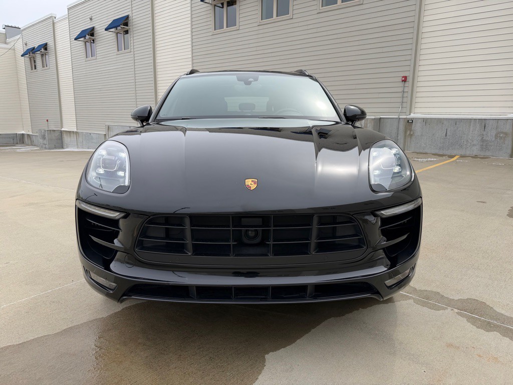 2017 Porsche Macan Image 2