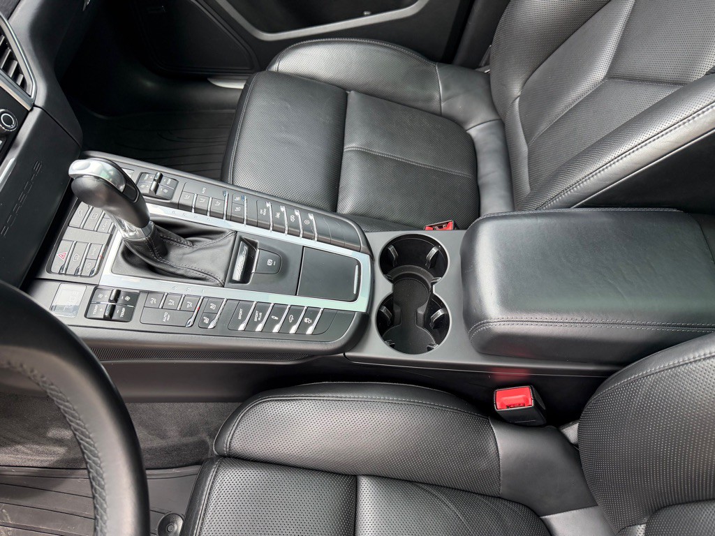 2017 Porsche Macan Image 14