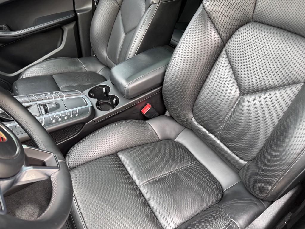 2017 Porsche Macan Image 15