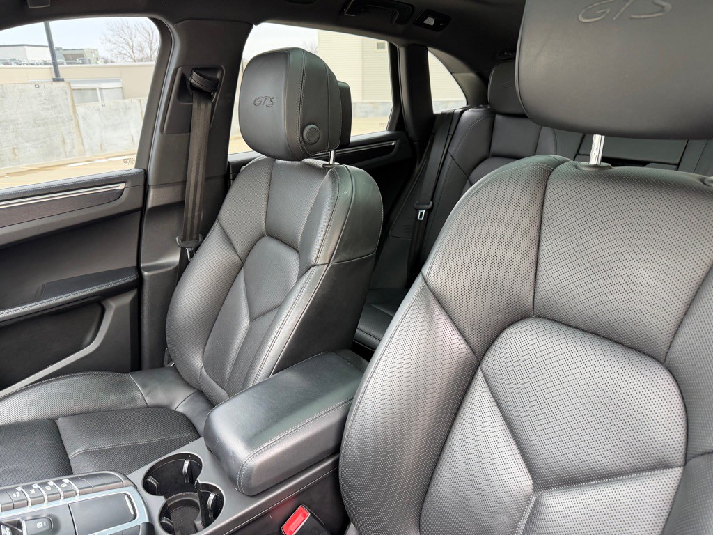 2017 Porsche Macan Image 16