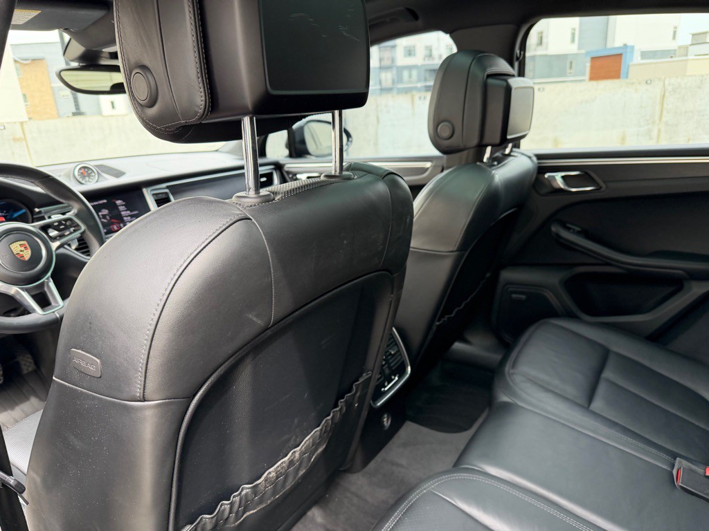 2017 Porsche Macan Image 18