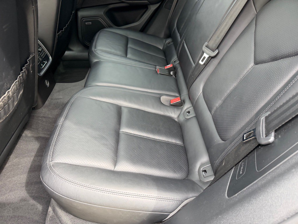 2017 Porsche Macan Image 19