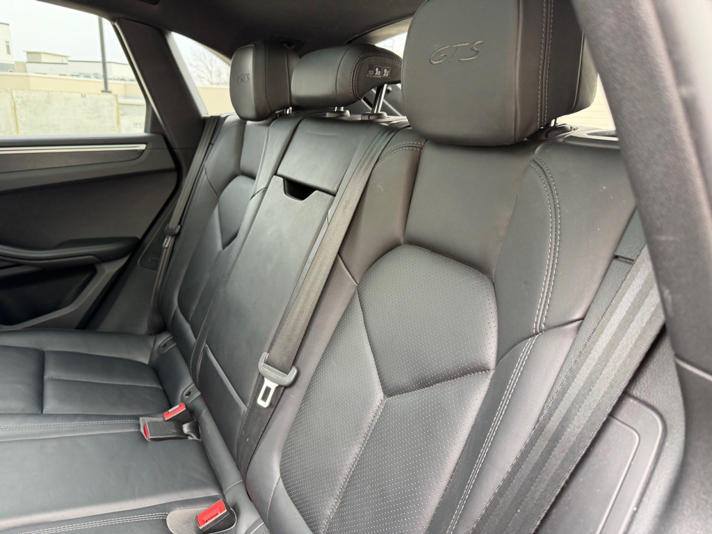 2017 Porsche Macan Image 20