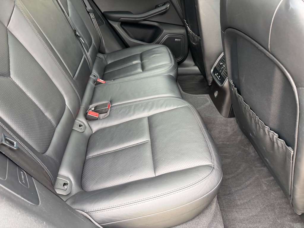 2017 Porsche Macan Image 22