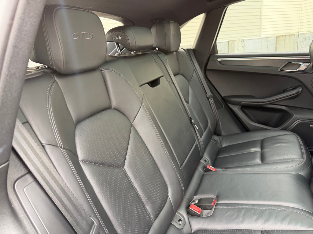 2017 Porsche Macan Image 23