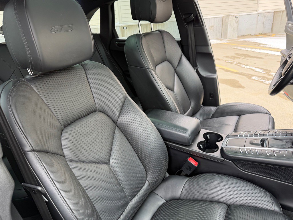 2017 Porsche Macan Image 28