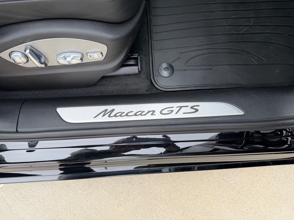 2017 Porsche Macan Image 29